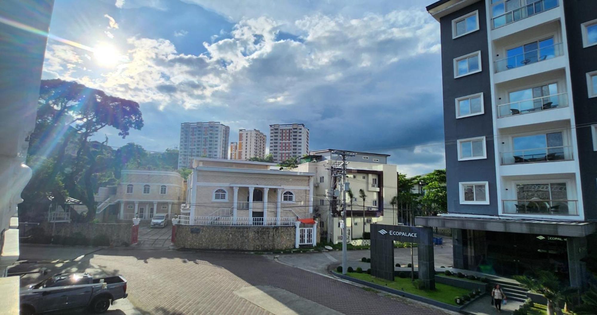 Aston Stay And Villas Mabalacat Eksteriør bilde